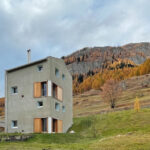 Chasa Tuoretta: Wohnturm in Graubünden aus monolithischem Mauerwerk