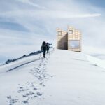 Autarke Schutzhütte auf schneebedecktem Hügel in Island