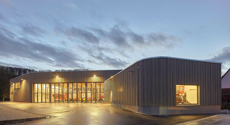Feuerwehrhaus in Holzbauweise von Gaus Architekten