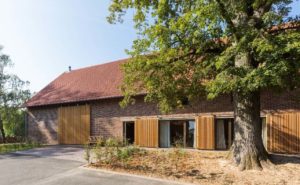 Zum Wohnhaus umgebaute Scheune in Vlotho von sbp architekten, Preisträger beim Landbaukultur-Preis 2021