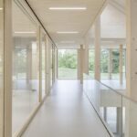 Holz-Hybrid-Gebäude: die Landesanstalt für Bienenkunde in Hohenheim von innen