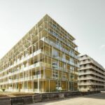 Wohngebäude »The Line« von Orange Architects in Amsterdam mit durchgehenden Balkonen und filigranen Stützen