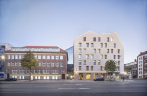 Novotel in Münster mit unterschiedlichen Fassaden an Neu- und Bestandsbau