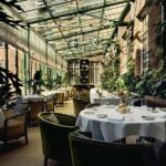 Restaurant im Wintergarten im Fünf-Sterne-Hotel Botanic Sanctuary in Antwerpen