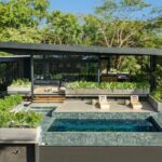 Das Raintree House in Costa Rica mit Regendach und Pool-Terrasse