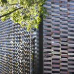 Perforierte Keramikfassade am Forschungsinstitut Sant Pau in Barcelona