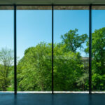 Große Fensterflächen im neuen Erweiterungsbau für das Museum Arnheim von Benthem Crouwel