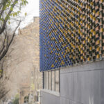 Perforierte Keramikfassade am Forschungsinstitut Sant Pau in Barcelona