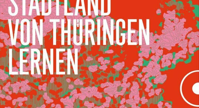 Weiße Schrift auf orangefarbenem Hintergrund mit rosa und grünen Flecken: IBA Thüringen.