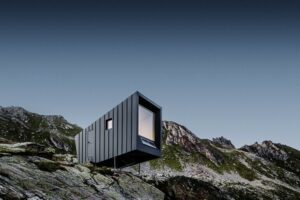 Schutzhütte »Bivacco Brédy« mit robuster Aluminiumfassade im italienischen Alvise