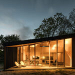 Erleuchtetes Ferienhaus auf Texel von Orange Architects