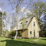 Wochenendhaus im Spreewald mit Lärchenholzverschalung und Reetdach