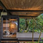 Fließender Übergang zwischen innen und außen im Raintree House in Costa Rica