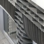 Edelstahlkassetten zur Befestigung 3D-gedruckter Keramikelemente an der Fassade