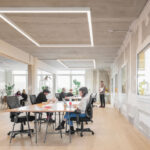 Büroarbeitsplätze in revitalisiertem Bürogebäude in Berlin von MVRDV