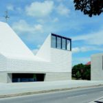Kirche in Poing von meck architekten mit Keramikfassade