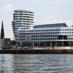 Markant: Marco-Polo-Wohnturm und Unilever-Deutschland-Zentrale in der HafenCity.