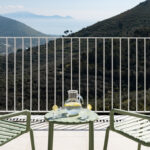 Terrasse mit Blick auf Berge und Meer im Ferienhaus Casa Capriccio alto in Süditalien