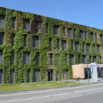 Fassadenbegrünung an der Enni-Zentrale in Moers
