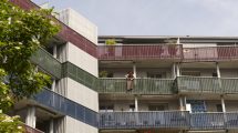 Gute Wohnatmosphäre trotz Dichte: Balkone und Innenhöfe der Genossenschaftssiedlung Himmelrich 2 in Luzern. Bild: Franca Pedrazzetti, Luzern.