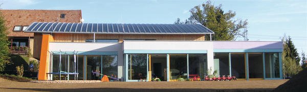Plus-Energie-Haus: Neubau eines Kindergartens mit Seniorentreff in Wiernsheim