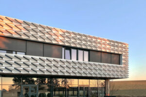 Solarfassade an Firmengebäude in Bad Rappenau
