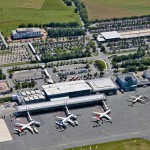 Luftaufnahme: Für die Zukunft ist das Parkhaus (links Mitte) wieder dicht und trocken. Bild: Flughafen Paderborn