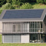 Neubau eines Wohnhauses mit PV Indach-System im Hochschwarzwald. Bild: Till Schaller