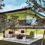 Minimalistischer Gartenpavillon mit Glaswänden. Bild: Glas Marte