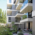 Die starke Staffelung der Fassaden variiert die architektonische Idee der auskragenden Einzelkuben und vermeidet Engegefühle im Garten. Bild: Markus Hoeft