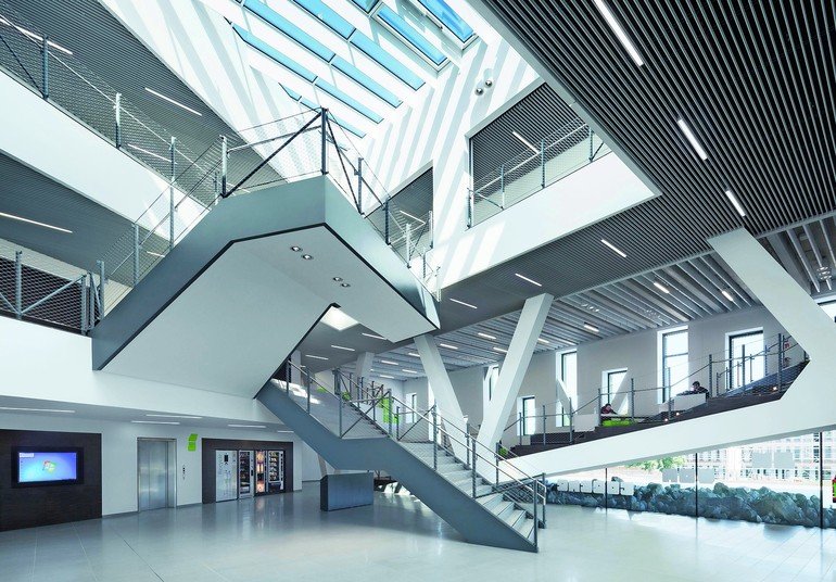 Treppengeländer: Entmaterialisierte Funktionalität. Bild: Carl Stahl ARC GmbH, Süßen