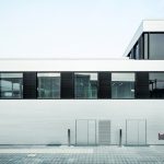 Glas, Metall und eine horizontale Gliederung prägen die Fassade. Bilder: Hiepler, Brunier, Berlin