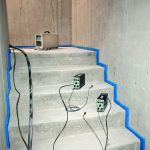Körperschallmessunen auf dem schallgedämmten Treppenlauf. Bild: Schöck Bauteile GmbH