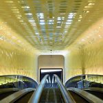 Ein golden-strahlender Empfang für die Weiterfahrt durch die Elbphilharmonie. Bilder: Michael Zapf