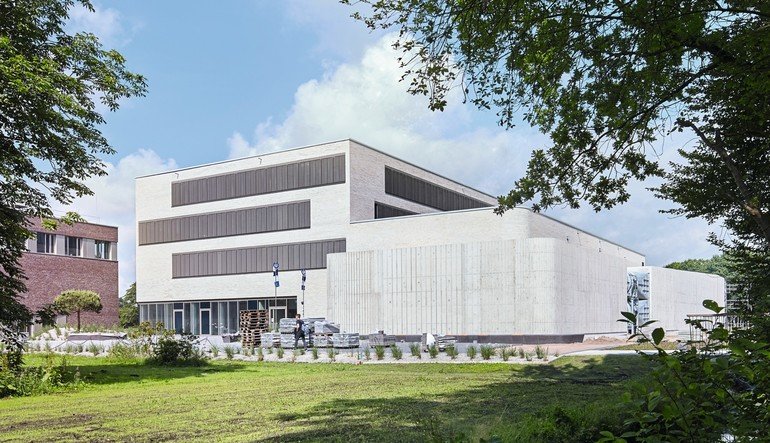 Auf einer BGF von 4 400 m2 entstand für 20 Millionen Euro das interdisziplinäre Forschungszentrum für Turbulenz- und Windenergiesysteme. Bild: Piet Niemann (Baustellendokumentation)