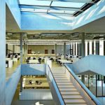 Kautschuk-Beläge aus noraplan sentica unterstützen das Open-Space-Konzept des Labor- und Bürogebäudes auf dem Züricher Balgrist Campus. Bild: Ruedi Walti
