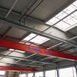 In einer Gewerbehalle wurde das PUR-Sandwichelement FireProof für die brandsichere Dachkonstruktion eingesetzt.