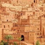 Lehmbauten mit geringem Fensterflächenanteil in Marokko
