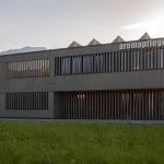 Das Firmengebäude der Naturkosmetikfirma Aromapflege wurde mit dem Holzbau-Preis Tirol 2019 ausgezeichnet. Bild: Foto Müller