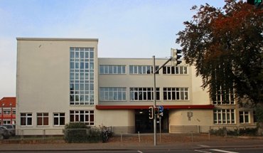 Die Altstädter Schule in Celle von Architekt Otto Haesler zählt weltweit zu einem der wichtigsten Objekte im Bauhaus-Stil. Bild: Celle Tourismus und Marketing GmbH