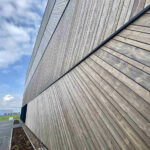 Holzfassade aus Kebony-Holz am Depotgebäude für das Deutsche Schifffahrtsmuseum