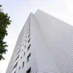 Hochhaus von Alvar Aalto in Bremen mit Fassade aus Faserzement