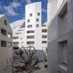 Neuer Wohnkomplex »Ilot Queyries« in Bordeaux von MVRDV mit heller Keramikfassade