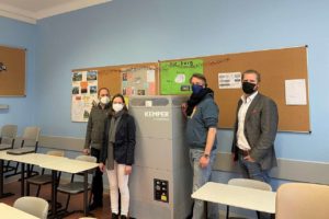 Erster Berliner Stadtbezirk stattet Schulen mit Luftreinigern aus