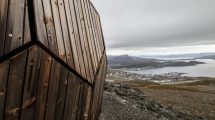 Wanderhütte in Norwegen mit Fassade aus dem modifizierten Holz Kebony