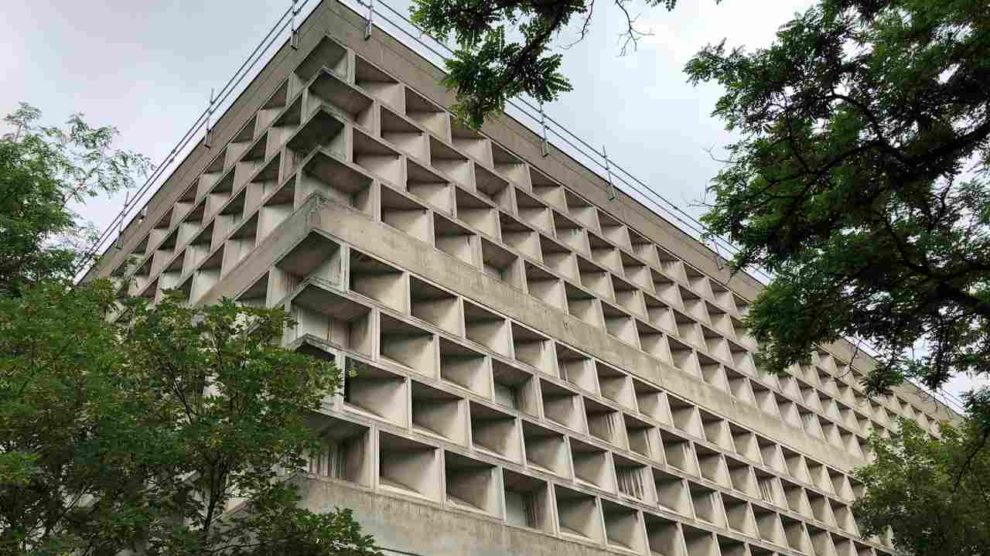 Brutalismus-Bau mit wabenförmiger Betonfassade - Universitäts- und Stadtbibliothek Köln (USB), Magazintrakt
