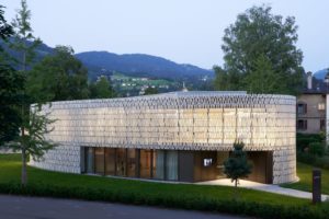 Stadtbibliothek in Dornbirn mit Keramik-Fassade