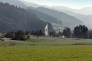 Bleibach im Schwarzwald mit Kirchturm aus Holz