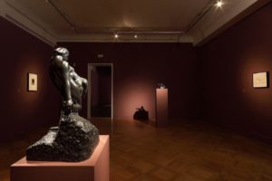 Auguste Rodins Bronzefigur »L’eternelle idole« in den Opelvillen Rüsselsheim, in Sene gesetzt mit Wand- und Deckenfarbe Lumen