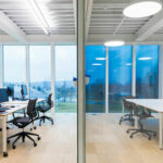 Elektrochromes Glas als Sonnenschutz in einem Bürogebäude